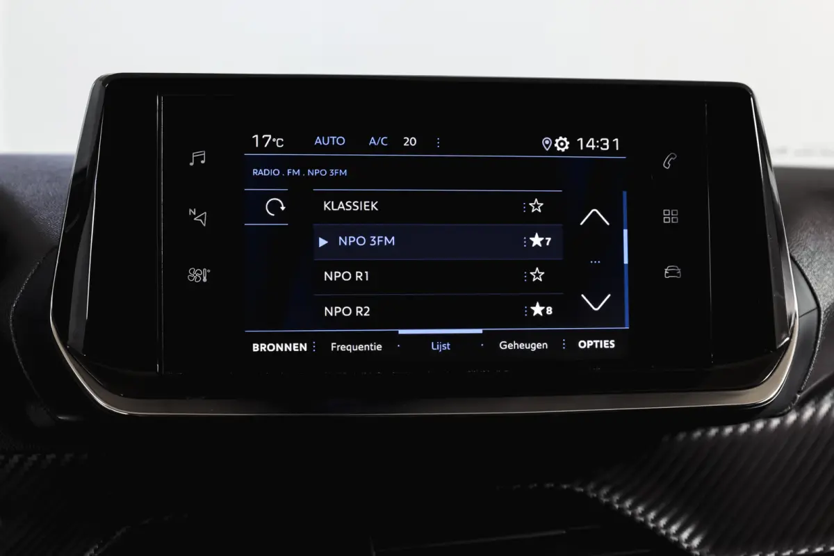 1.2 PureTech 100 PK Allure | Cruise | PDC | Camera | Carplay/Android | ECC | LM 17" |