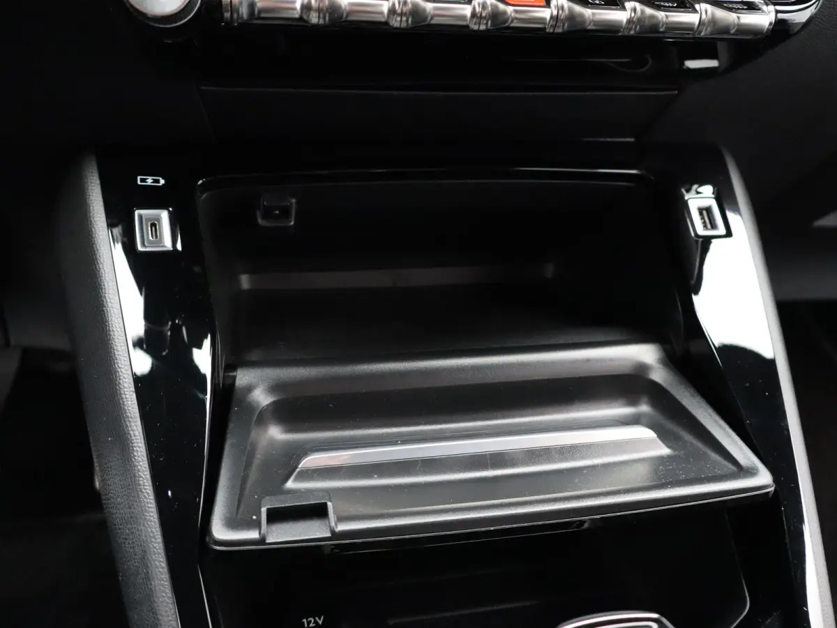 1.2 PureTech GT Pack | Automaat | Carplay | Camera | Clima | Keyless | Stoelverwarming | Alcantara |