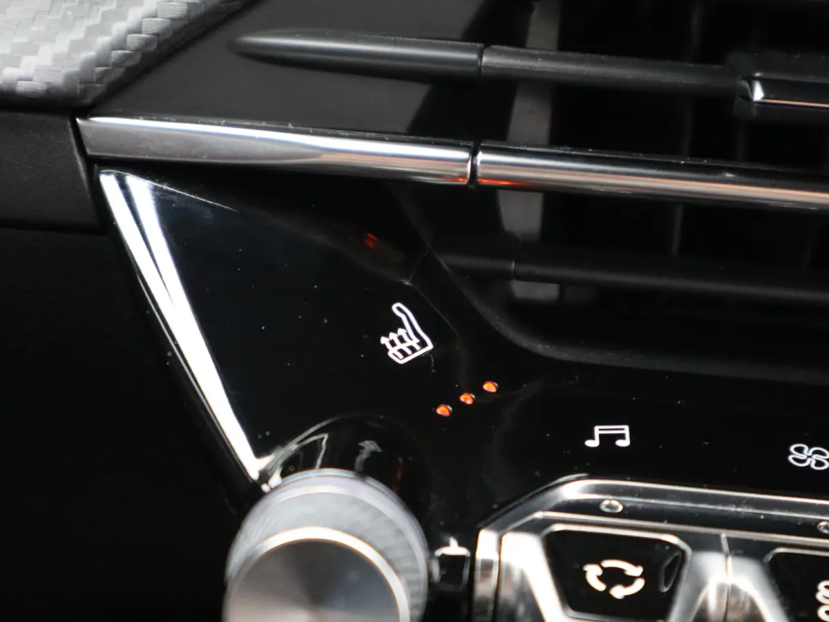 1.2 PureTech GT Pack | Automaat | Carplay | Camera | Clima | Keyless | Stoelverwarming | Alcantara |