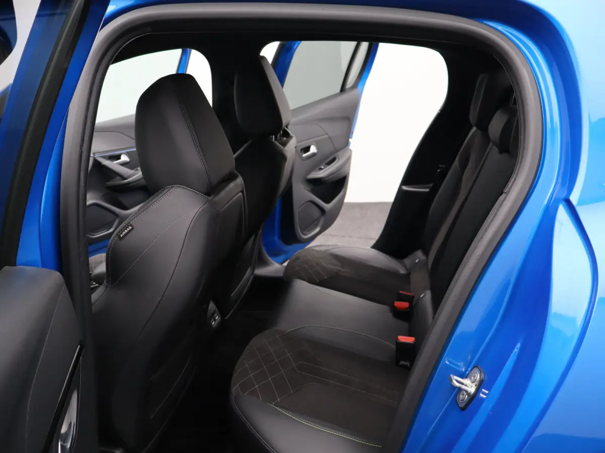 1.2 PureTech GT Pack | Automaat | Carplay | Camera | Clima | Keyless | Stoelverwarming | Alcantara |