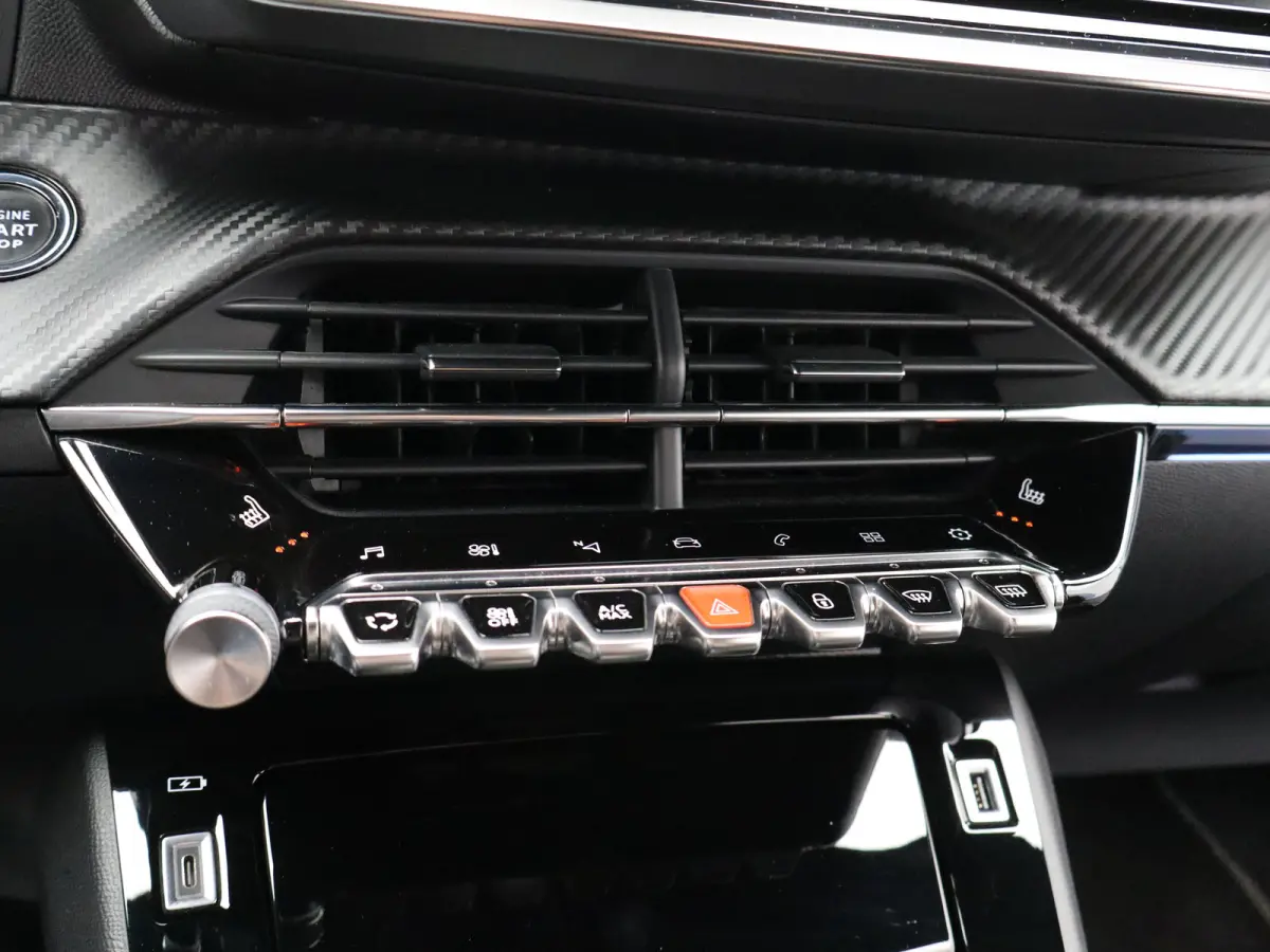 1.2 PureTech GT Pack | Automaat | Carplay | Camera | Clima | Keyless | Stoelverwarming | Alcantara |
