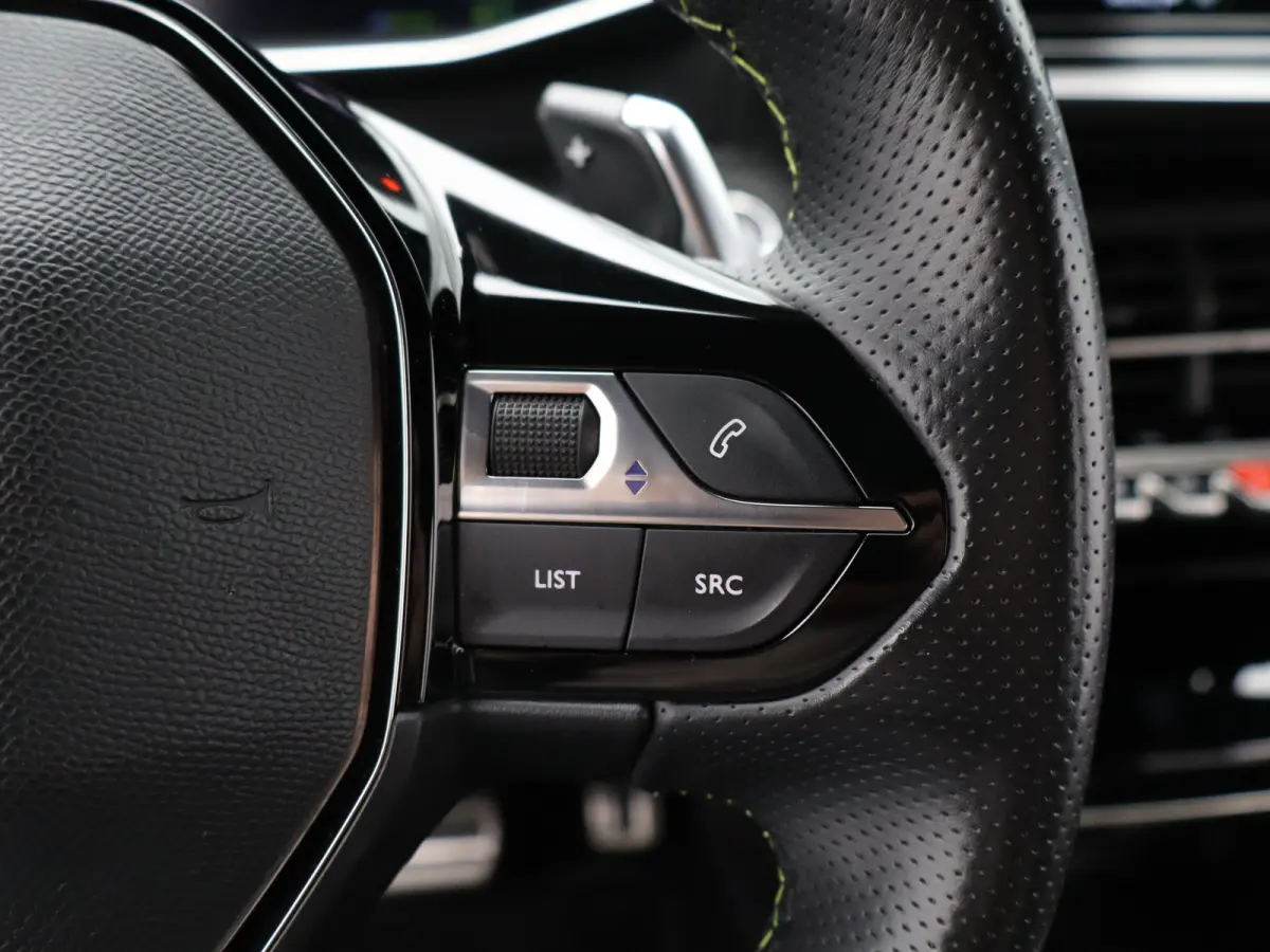 1.2 PureTech GT Pack | Automaat | Carplay | Camera | Clima | Keyless | Stoelverwarming | Alcantara |