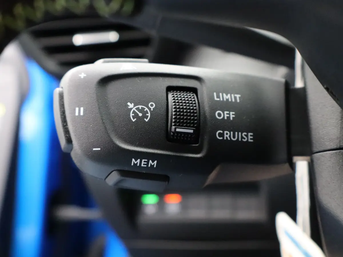 1.2 PureTech GT Pack | Automaat | Carplay | Camera | Clima | Keyless | Stoelverwarming | Alcantara |