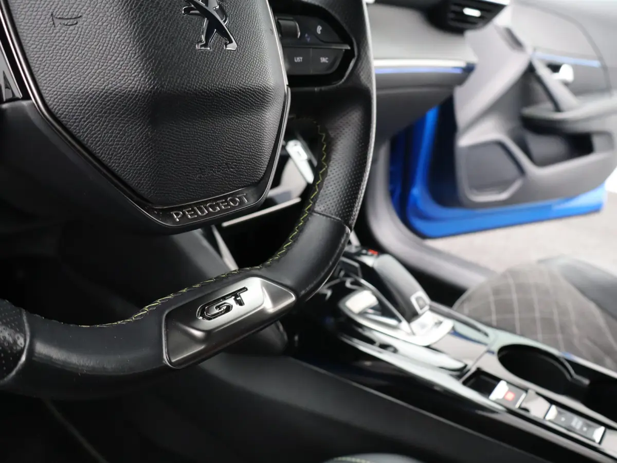 1.2 PureTech GT Pack | Automaat | Carplay | Camera | Clima | Keyless | Stoelverwarming | Alcantara |