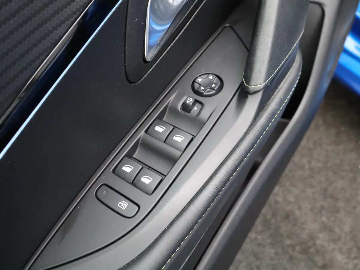 1.2 PureTech GT Pack | Automaat | Carplay | Camera | Clima | Keyless | Stoelverwarming | Alcantara |