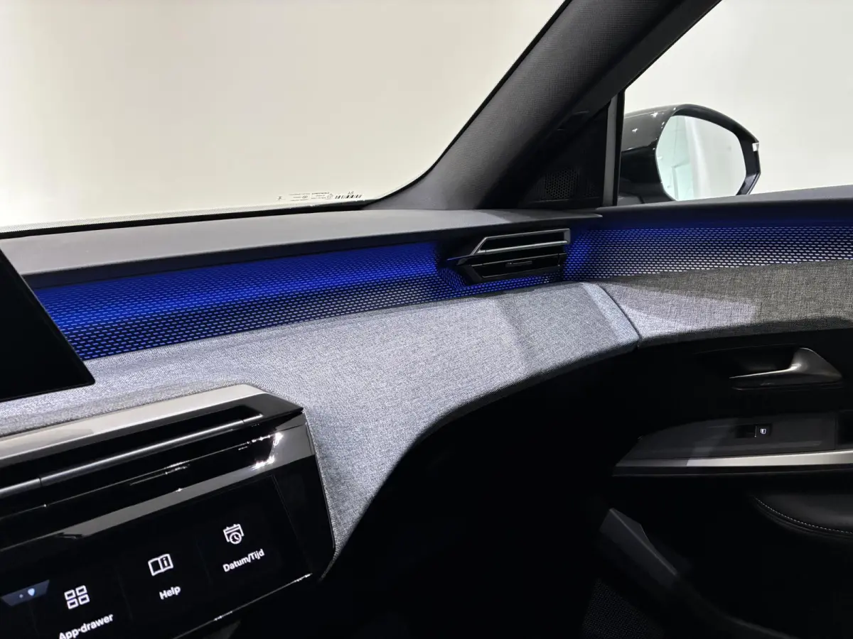 GT Exclusive 210 73 kWh Volledig leder interieur l Pano dak l Stoelverwarming en koeling l Elektrische stoelen
