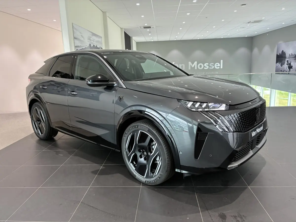GT Exclusive 210 73 kWh Volledig leder interieur l Pano dak l Stoelverwarming en koeling l Elektrische stoelen