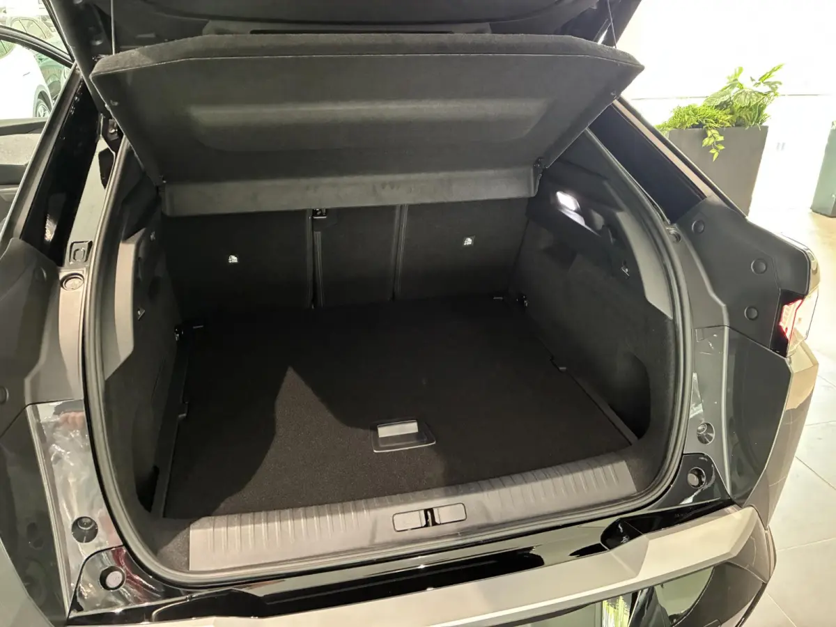 GT Exclusive 210 73 kWh Volledig leder interieur l Pano dak l Stoelverwarming en koeling l Elektrische stoelen