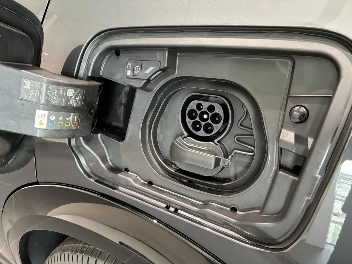 GT Exclusive 210 73 kWh Volledig leder interieur l Pano dak l Stoelverwarming en koeling l Elektrische stoelen