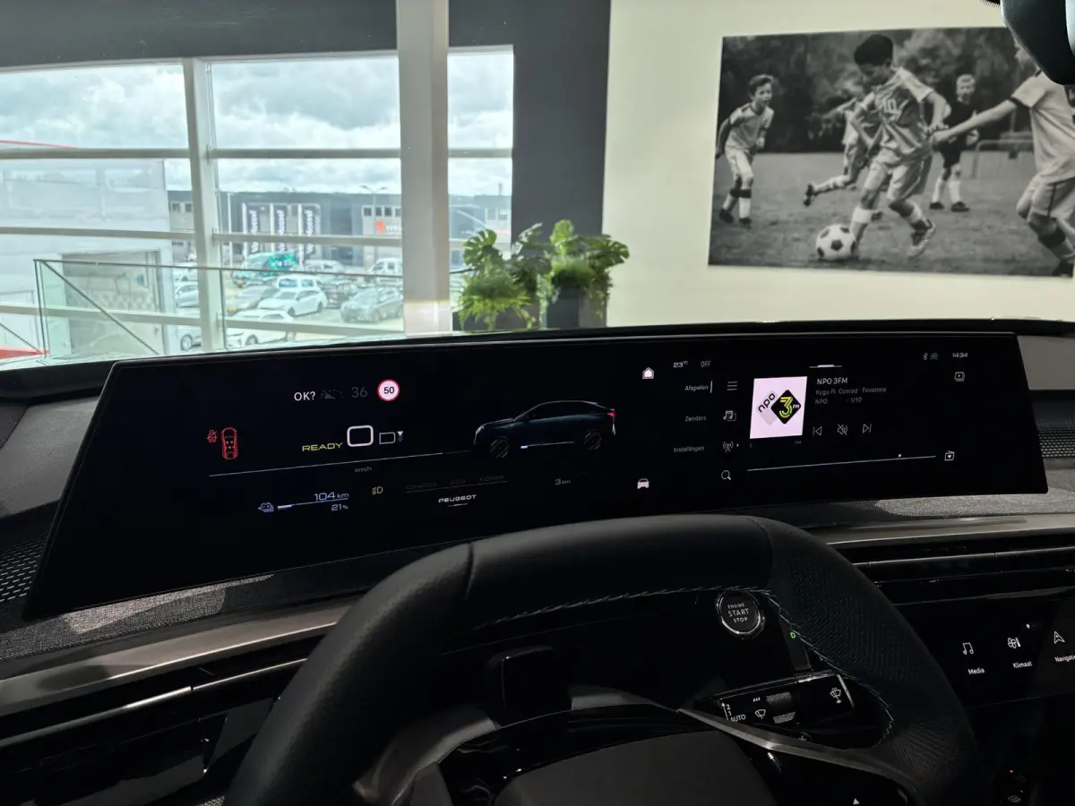 GT Exclusive 210 73 kWh Volledig leder interieur l Pano dak l Stoelverwarming en koeling l Elektrische stoelen