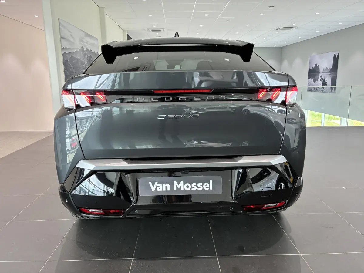 GT Exclusive 210 73 kWh Volledig leder interieur l Pano dak l Stoelverwarming en koeling l Elektrische stoelen