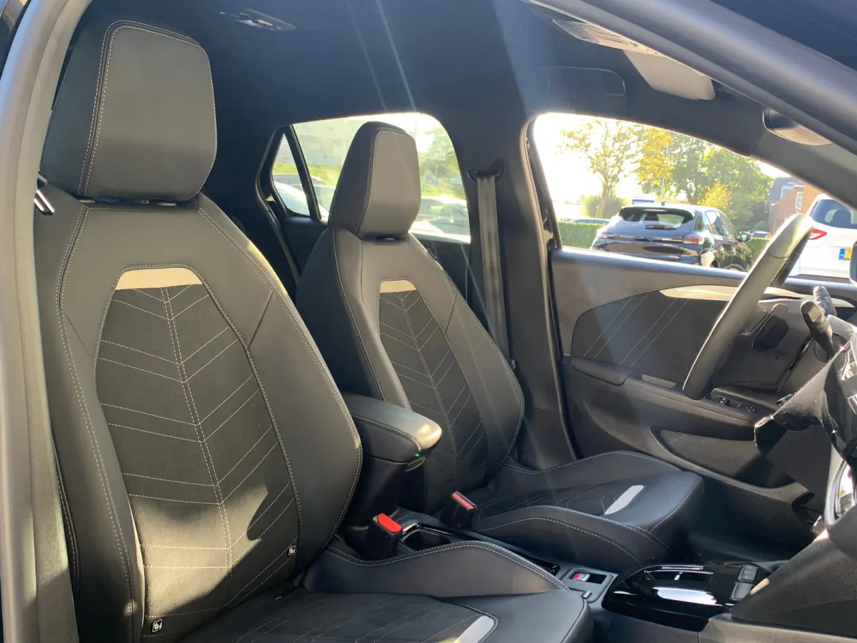 1.2 Turbo Hybrid GS Airco | Alcantara | Camera | Cruise Adaptief | DAB | Keyless | LED | LMV 16" | Navi | Stoelmassage | Stoel/Stuurverwarming |