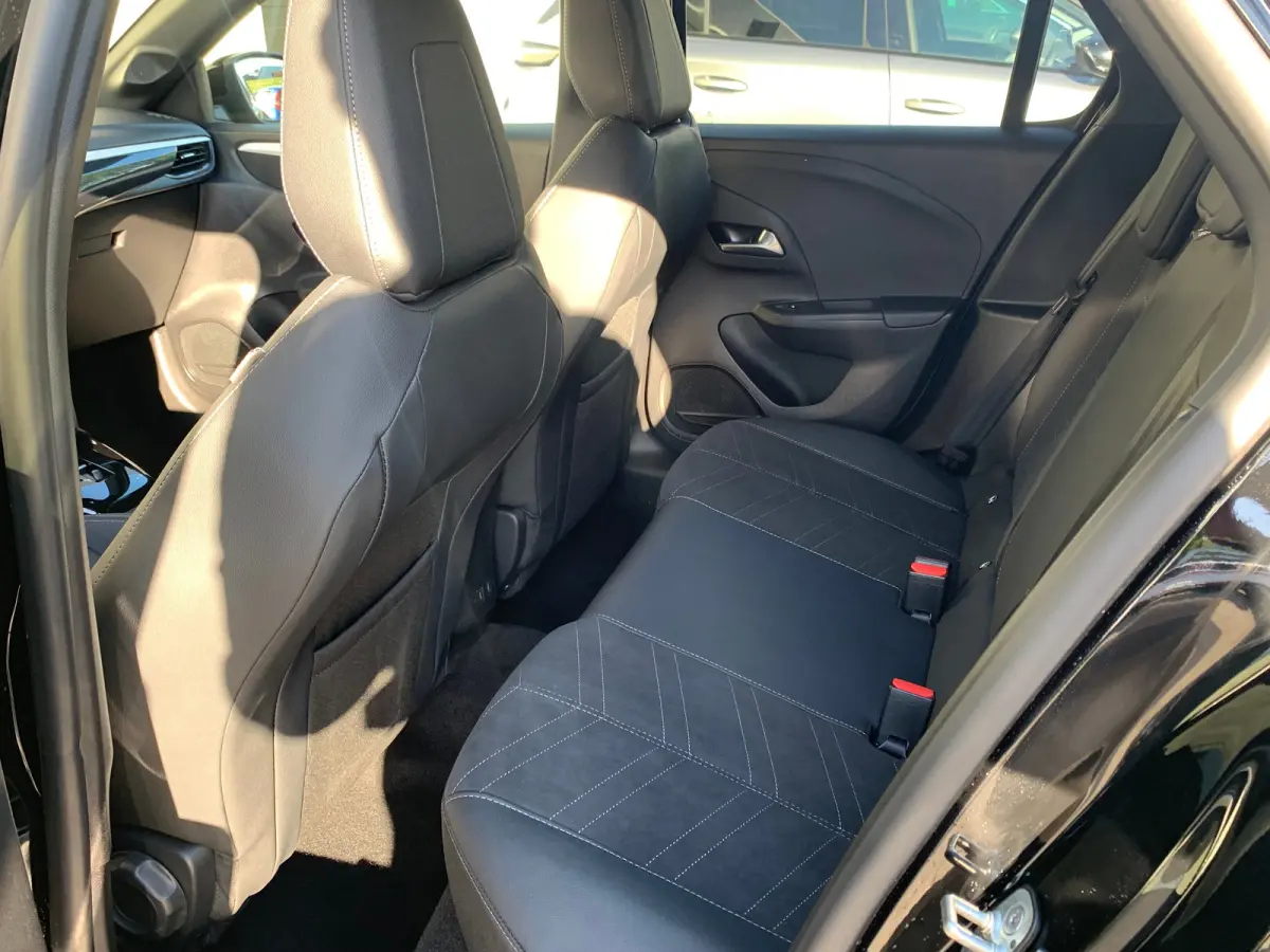 1.2 Turbo Hybrid GS Airco | Alcantara | Camera | Cruise Adaptief | DAB | Keyless | LED | LMV 16" | Navi | Stoelmassage | Stoel/Stuurverwarming |