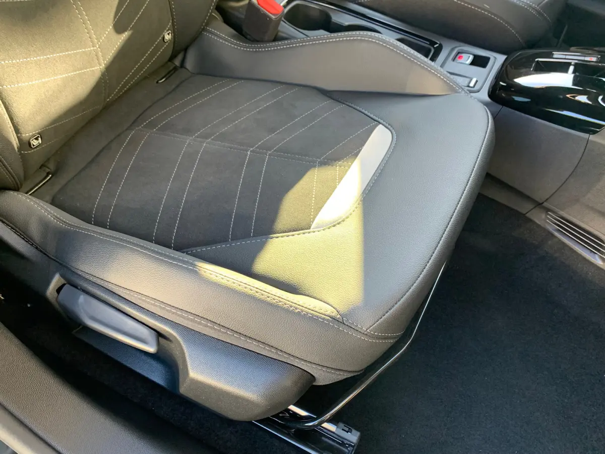 1.2 Turbo Hybrid GS Airco | Alcantara | Camera | Cruise Adaptief | DAB | Keyless | LED | LMV 16" | Navi | Stoelmassage | Stoel/Stuurverwarming |