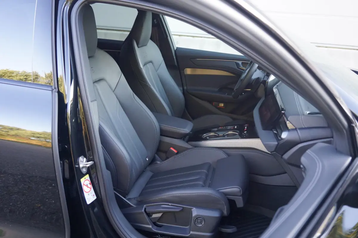 2.0 e-hybrid 367pk Quattro S Edition Competition | B&O 3D | Topview | Keyless | Head-up | Bijrijdersscherm | Trekhaak | Vierwielbesturing