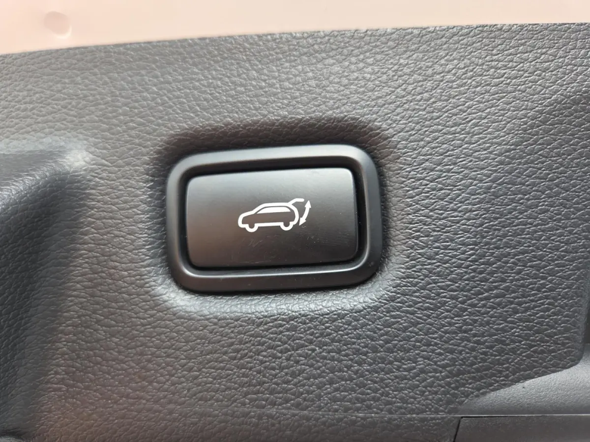 1.6i PHEV ExecutiveLine 1e Eigenaar | Dealer Onderhouden | Meest luxe uitvoering | Fabrieksgarantie | Stoelverwarming en Ventilatie | Carplay & Android | Camera | Dodehoek Detectie | Leder |