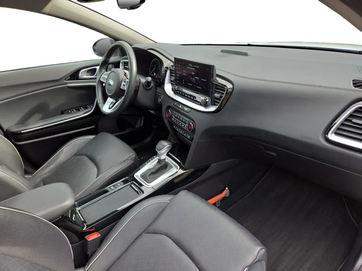 1.6i PHEV ExecutiveLine 1e Eigenaar | Dealer Onderhouden | Meest luxe uitvoering | Fabrieksgarantie | Stoelverwarming en Ventilatie | Carplay & Android | Camera | Dodehoek Detectie | Leder |