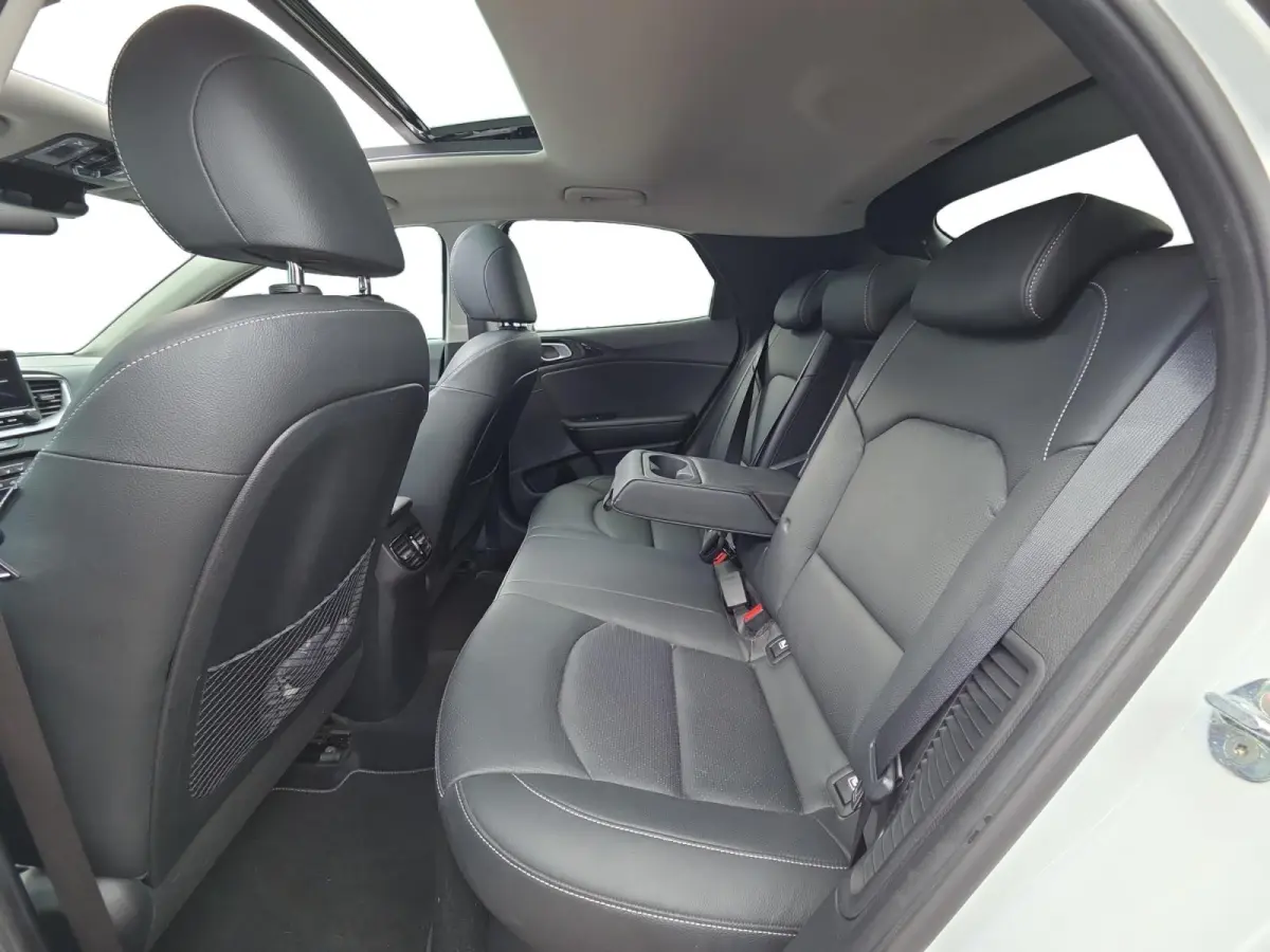 1.6i PHEV ExecutiveLine 1e Eigenaar | Dealer Onderhouden | Meest luxe uitvoering | Fabrieksgarantie | Stoelverwarming en Ventilatie | Carplay & Android | Camera | Dodehoek Detectie | Leder |