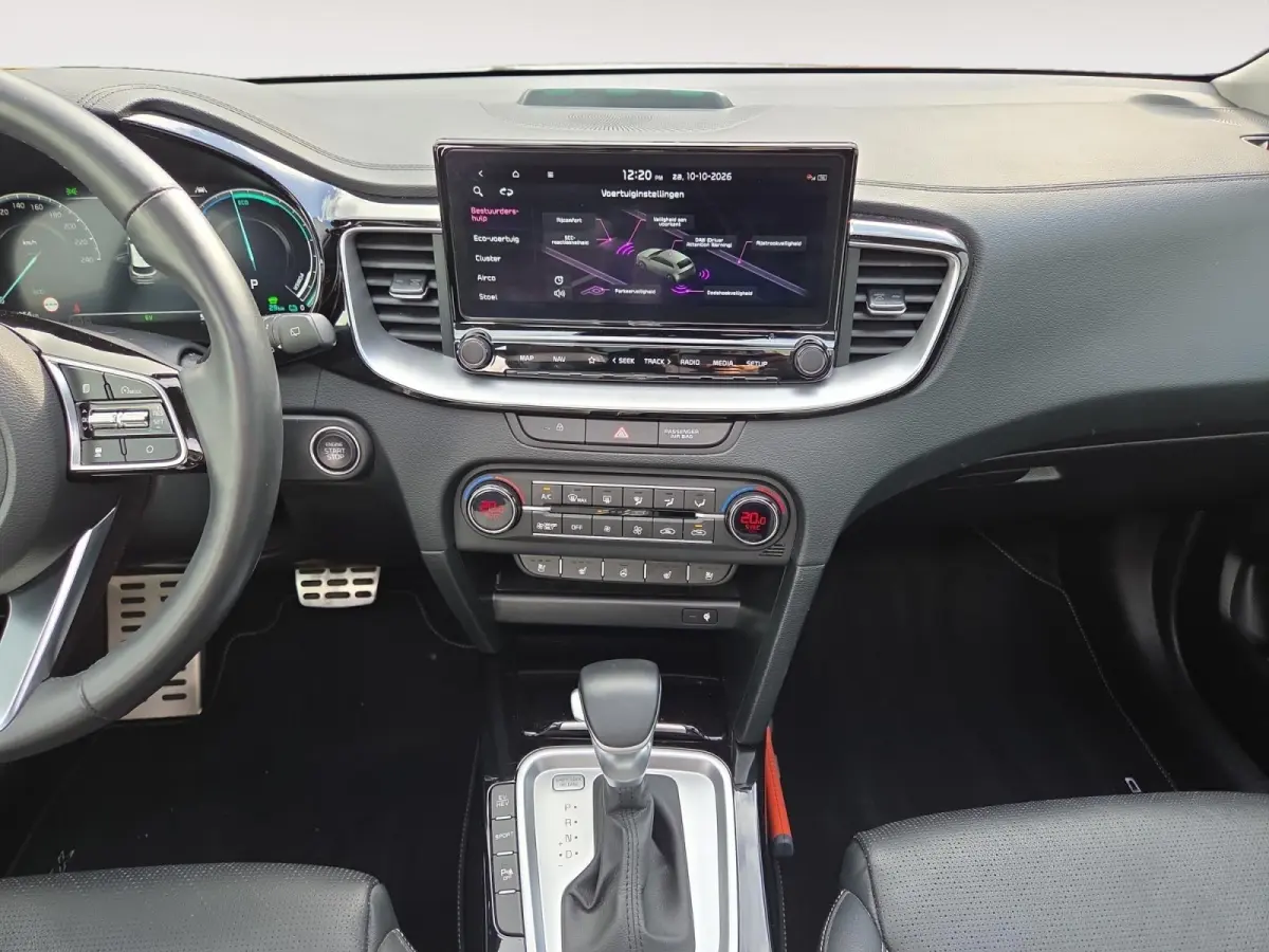 1.6i PHEV ExecutiveLine 1e Eigenaar | Dealer Onderhouden | Meest luxe uitvoering | Fabrieksgarantie | Stoelverwarming en Ventilatie | Carplay & Android | Camera | Dodehoek Detectie | Leder |
