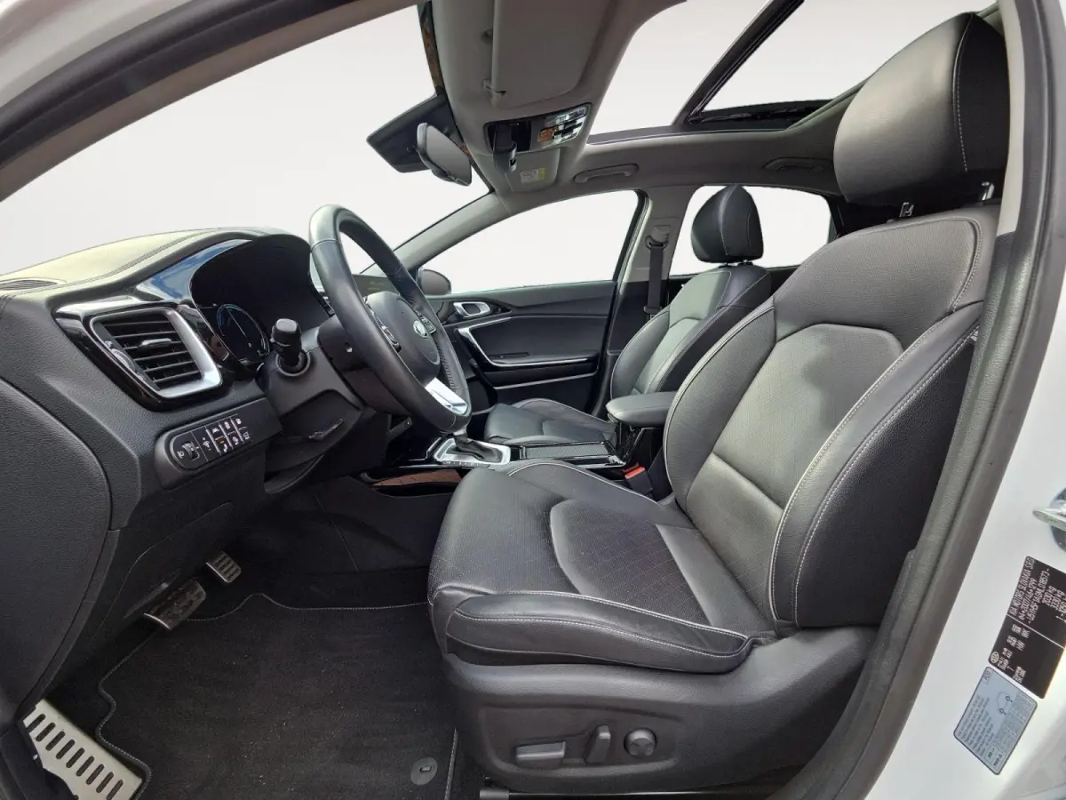 1.6i PHEV ExecutiveLine 1e Eigenaar | Dealer Onderhouden | Meest luxe uitvoering | Fabrieksgarantie | Stoelverwarming en Ventilatie | Carplay & Android | Camera | Dodehoek Detectie | Leder |