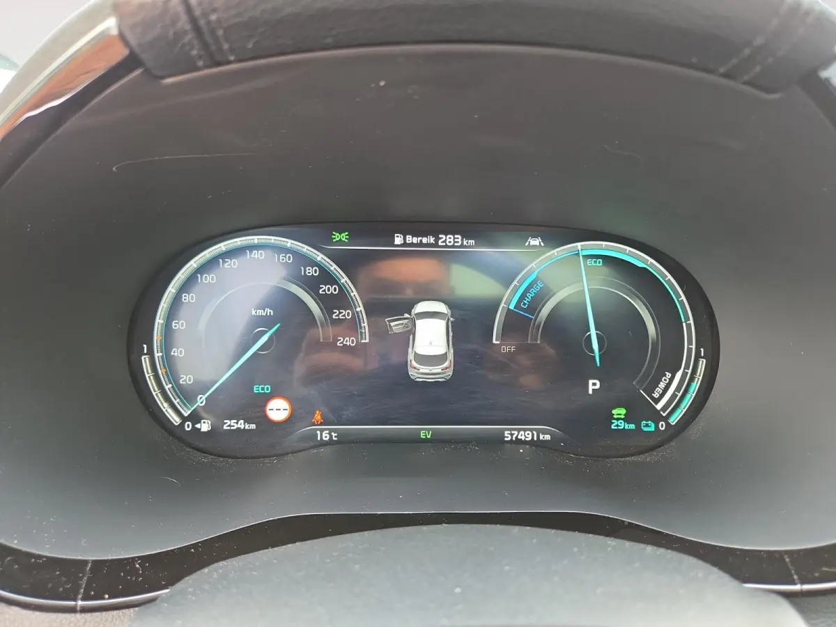 1.6i PHEV ExecutiveLine 1e Eigenaar | Dealer Onderhouden | Meest luxe uitvoering | Fabrieksgarantie | Stoelverwarming en Ventilatie | Carplay & Android | Camera | Dodehoek Detectie | Leder |
