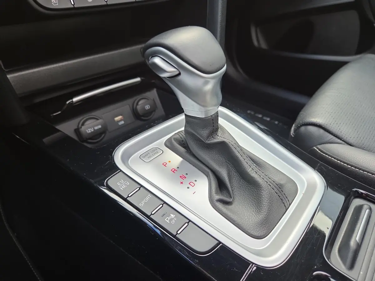 1.6i PHEV ExecutiveLine 1e Eigenaar | Dealer Onderhouden | Meest luxe uitvoering | Fabrieksgarantie | Stoelverwarming en Ventilatie | Carplay & Android | Camera | Dodehoek Detectie | Leder |