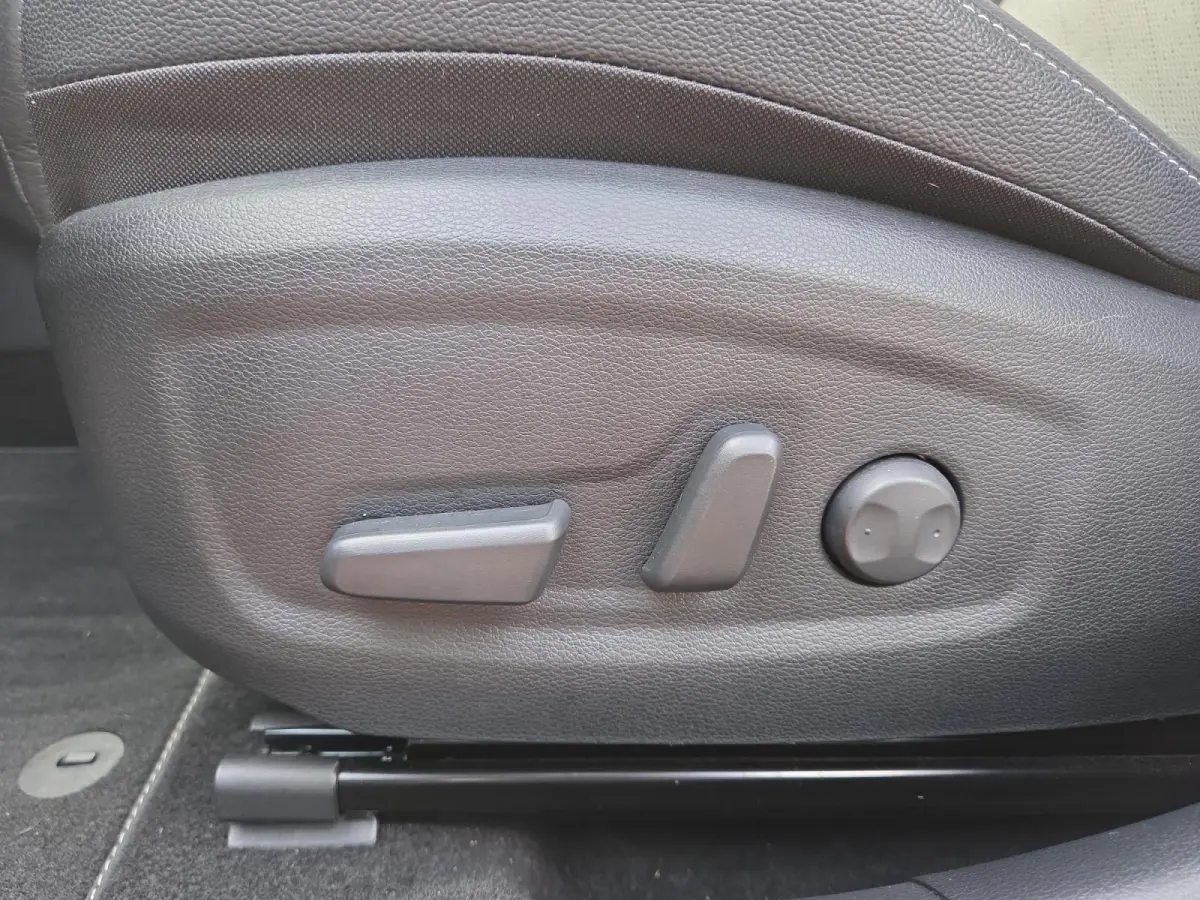 1.6i PHEV ExecutiveLine 1e Eigenaar | Dealer Onderhouden | Meest luxe uitvoering | Fabrieksgarantie | Stoelverwarming en Ventilatie | Carplay & Android | Camera | Dodehoek Detectie | Leder |