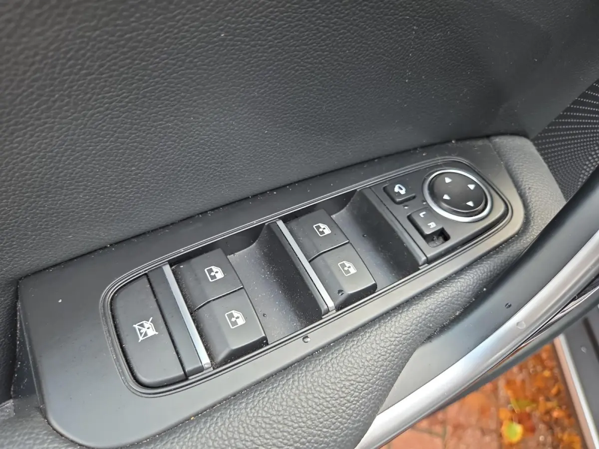 1.6i PHEV ExecutiveLine 1e Eigenaar | Dealer Onderhouden | Meest luxe uitvoering | Fabrieksgarantie | Stoelverwarming en Ventilatie | Carplay & Android | Camera | Dodehoek Detectie | Leder |