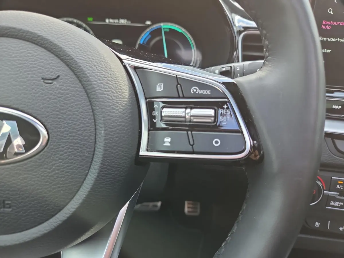 1.6i PHEV ExecutiveLine 1e Eigenaar | Dealer Onderhouden | Meest luxe uitvoering | Fabrieksgarantie | Stoelverwarming en Ventilatie | Carplay & Android | Camera | Dodehoek Detectie | Leder |