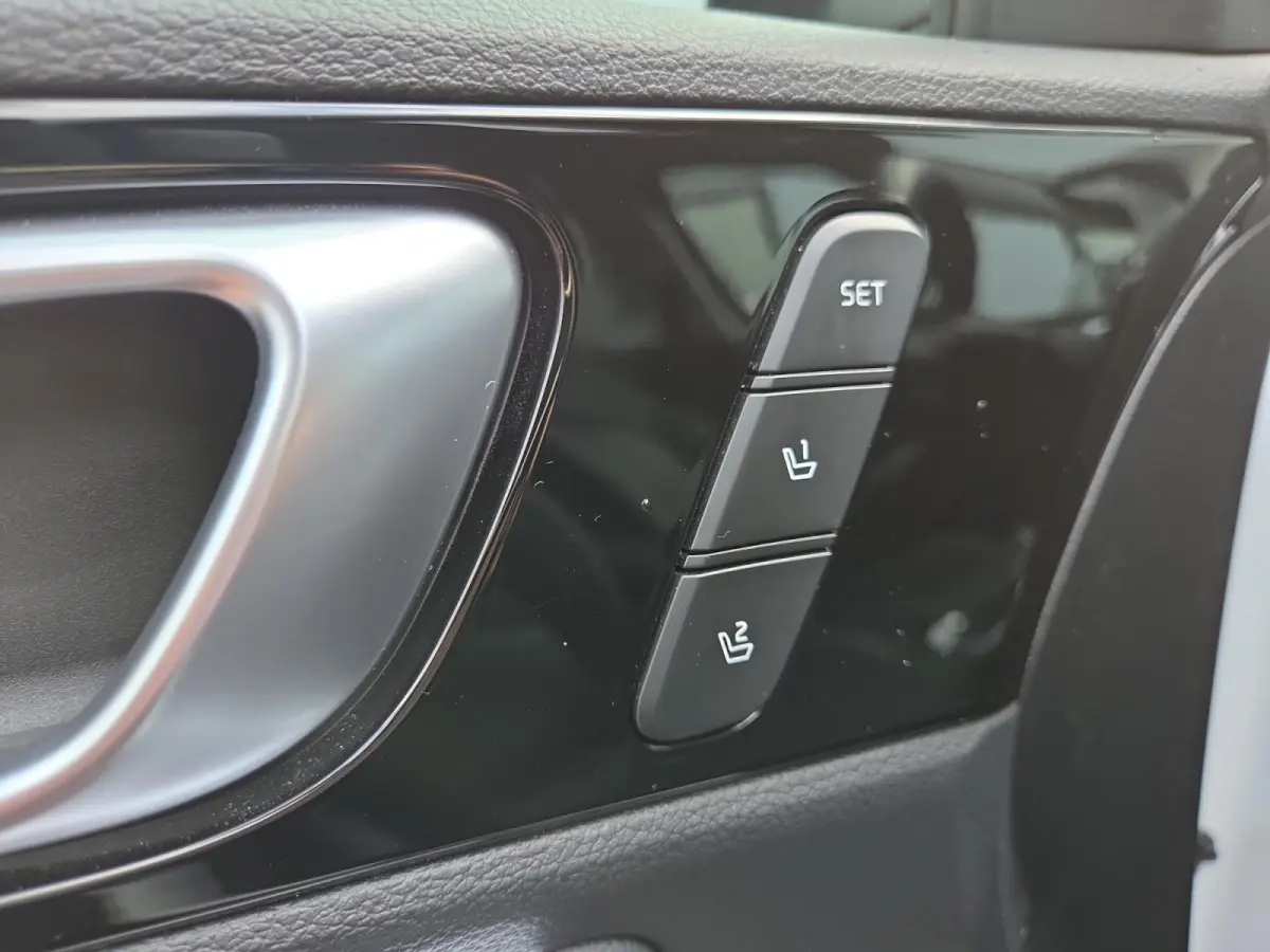 1.6i PHEV ExecutiveLine 1e Eigenaar | Dealer Onderhouden | Meest luxe uitvoering | Fabrieksgarantie | Stoelverwarming en Ventilatie | Carplay & Android | Camera | Dodehoek Detectie | Leder |