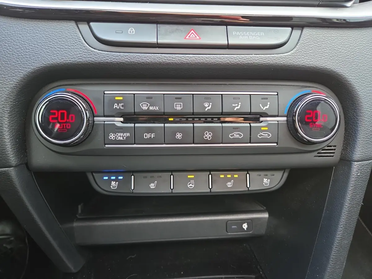 1.6i PHEV ExecutiveLine 1e Eigenaar | Dealer Onderhouden | Meest luxe uitvoering | Fabrieksgarantie | Stoelverwarming en Ventilatie | Carplay & Android | Camera | Dodehoek Detectie | Leder |