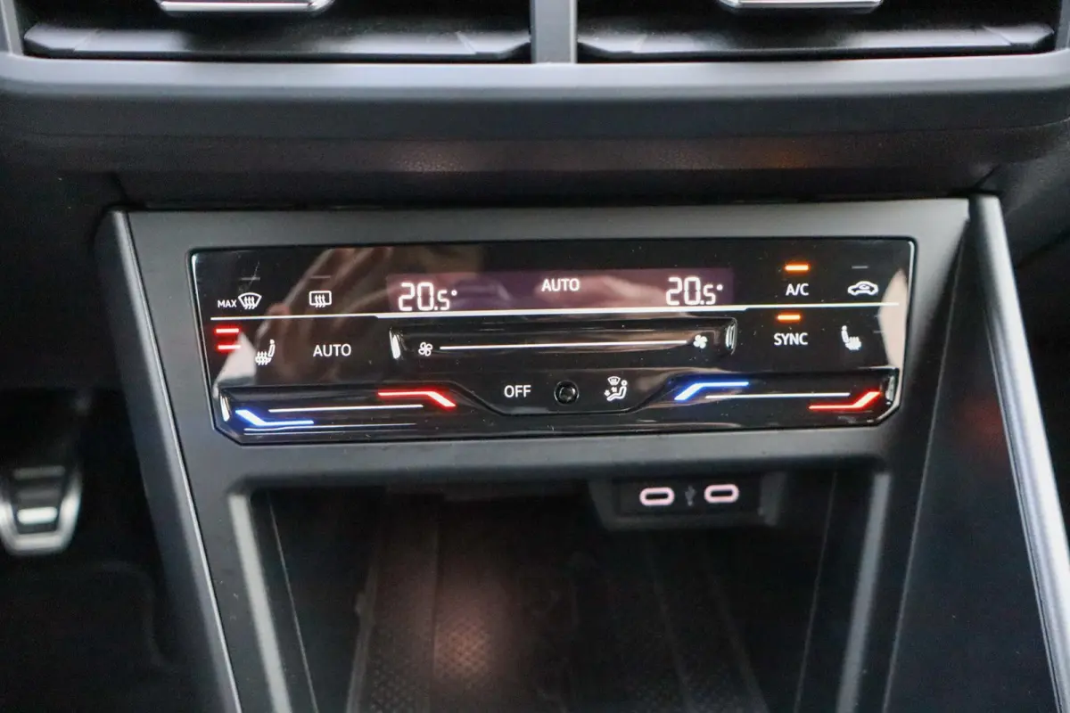 1.0 TSI 110pk R-Line Business | Navigatie | Achteruitrijcamera | Volautomatische Airconditioning