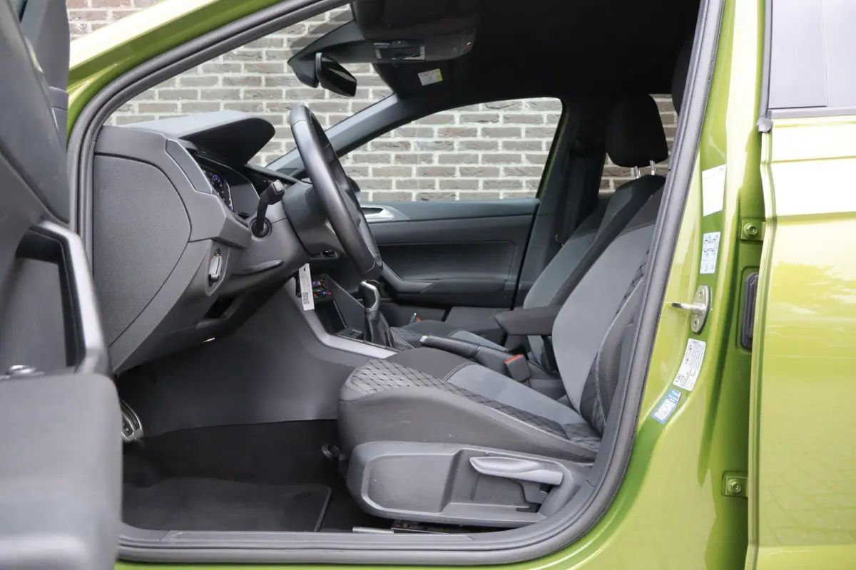 1.0 TSI 110pk R-Line Business | Navigatie | Achteruitrijcamera | Volautomatische Airconditioning