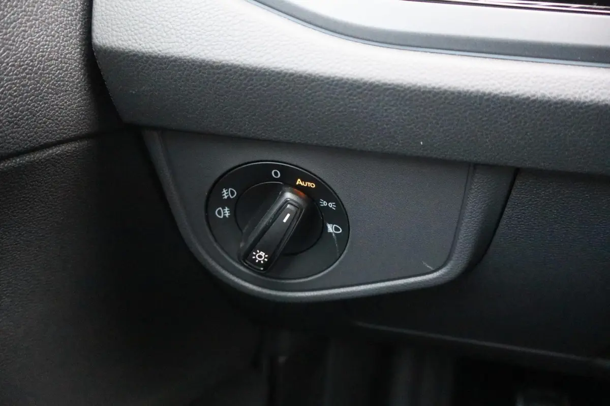 1.0 TSI 110pk R-Line Business | Navigatie | Achteruitrijcamera | Volautomatische Airconditioning