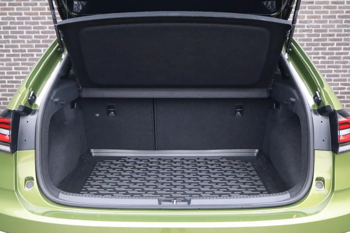 1.0 TSI 110pk R-Line Business | Navigatie | Achteruitrijcamera | Volautomatische Airconditioning