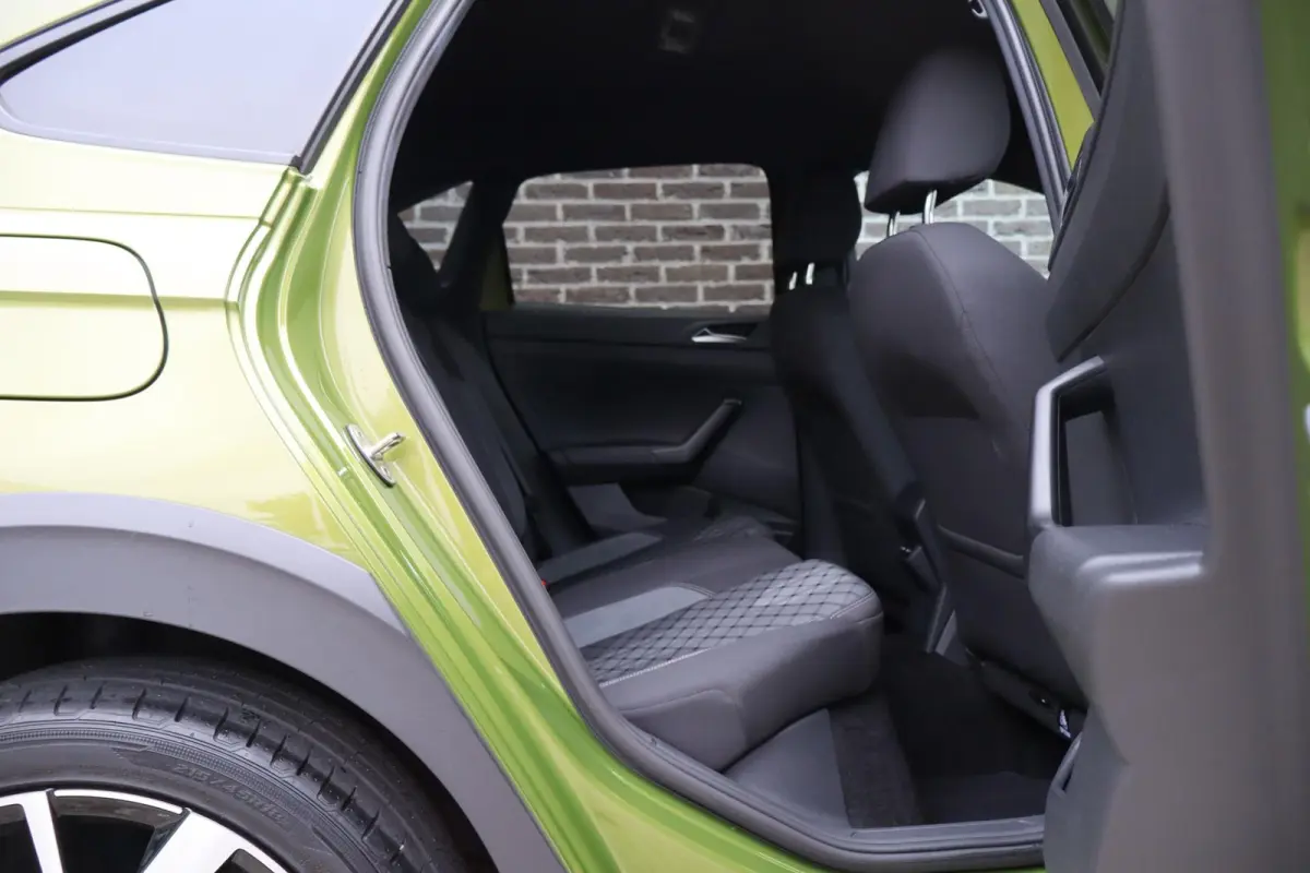 1.0 TSI 110pk R-Line Business | Navigatie | Achteruitrijcamera | Volautomatische Airconditioning