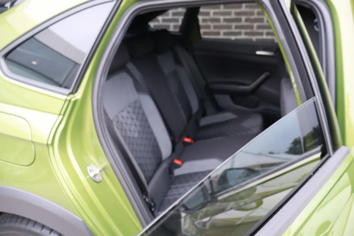 1.0 TSI 110pk R-Line Business | Navigatie | Achteruitrijcamera | Volautomatische Airconditioning