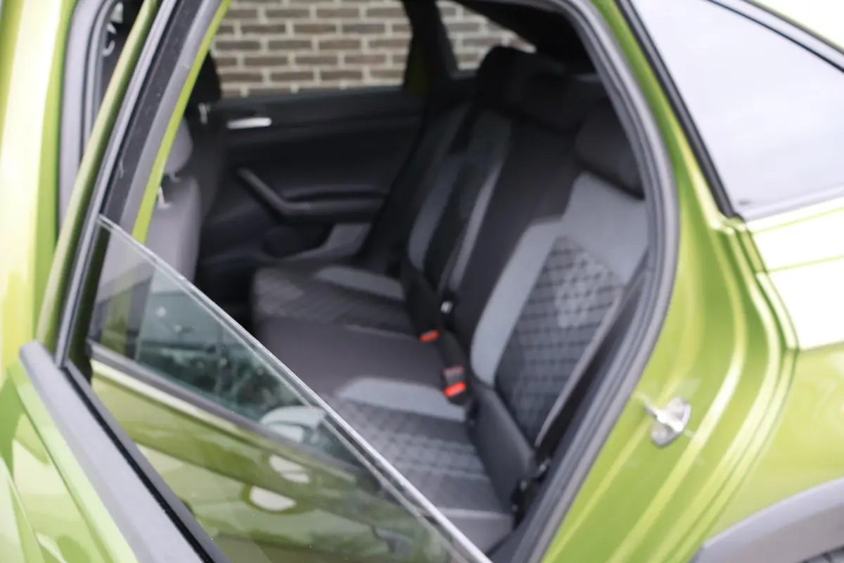 1.0 TSI 110pk R-Line Business | Navigatie | Achteruitrijcamera | Volautomatische Airconditioning