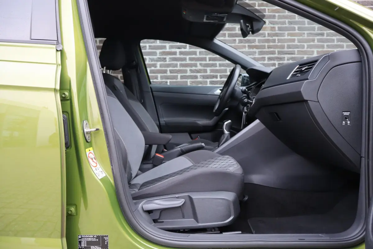 1.0 TSI 110pk R-Line Business | Navigatie | Achteruitrijcamera | Volautomatische Airconditioning
