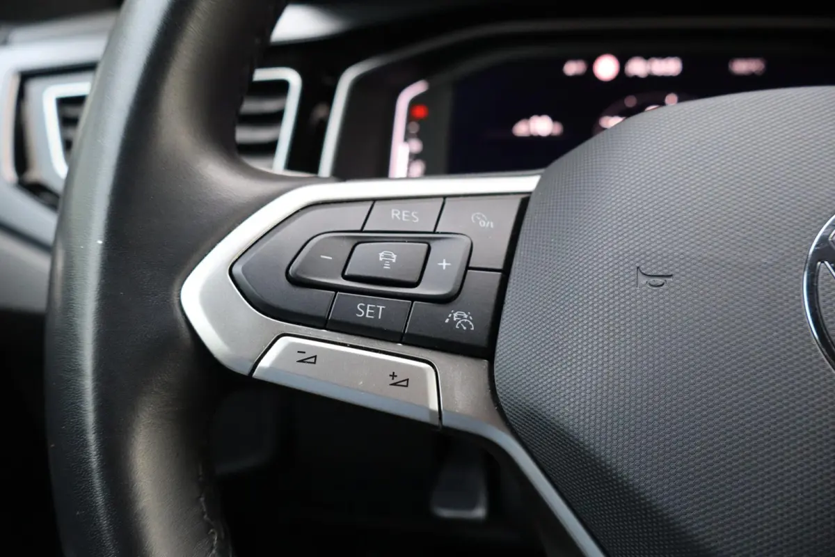 1.0 TSI 110pk R-Line Business | Navigatie | Achteruitrijcamera | Volautomatische Airconditioning
