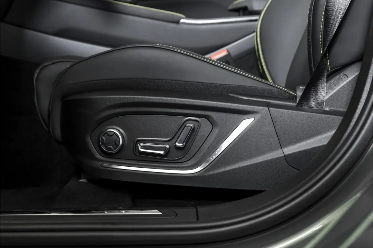 1.5 PHEV 276 PK More | S/K-panodak | Dig. Cockpit | Stoel-+Stuurverw. | 360 Camera | Adapt. Cruise | Memory | Elek. klep | LM 20" | 5084