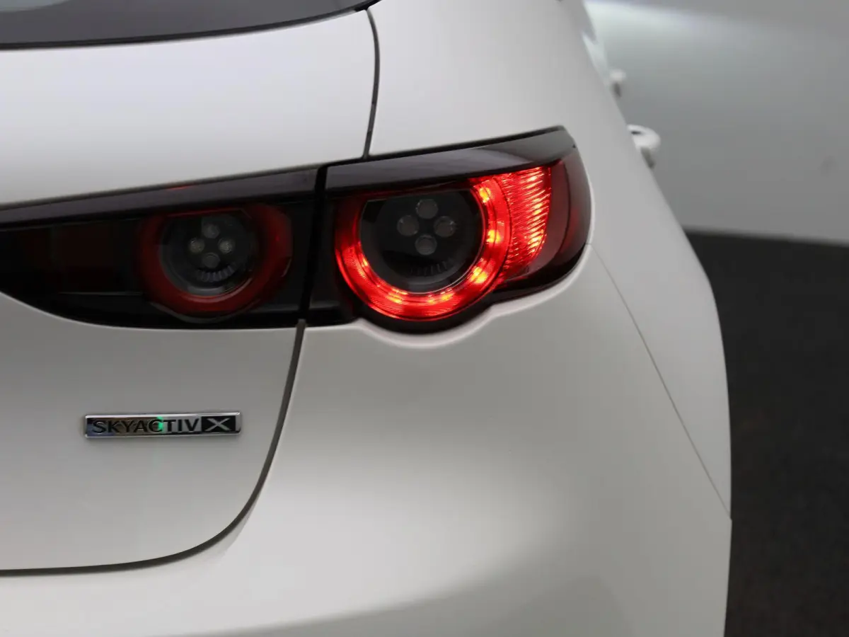 2.0 e-SkyActiv-X M Hybrid 180 Comfort met Bose | Apple Carplay/Android Auto | Stoelverwarming | Parkeersensoren | Achteruitrijcamera |