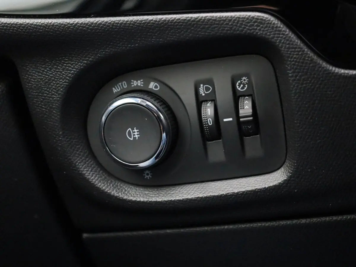 1.2 55kW S/S Edition | Apple Carplay / Android Auto | Achteruitrijcamera | Parkeersensoren | Cruise Control | Lichtmetalen Velgen |