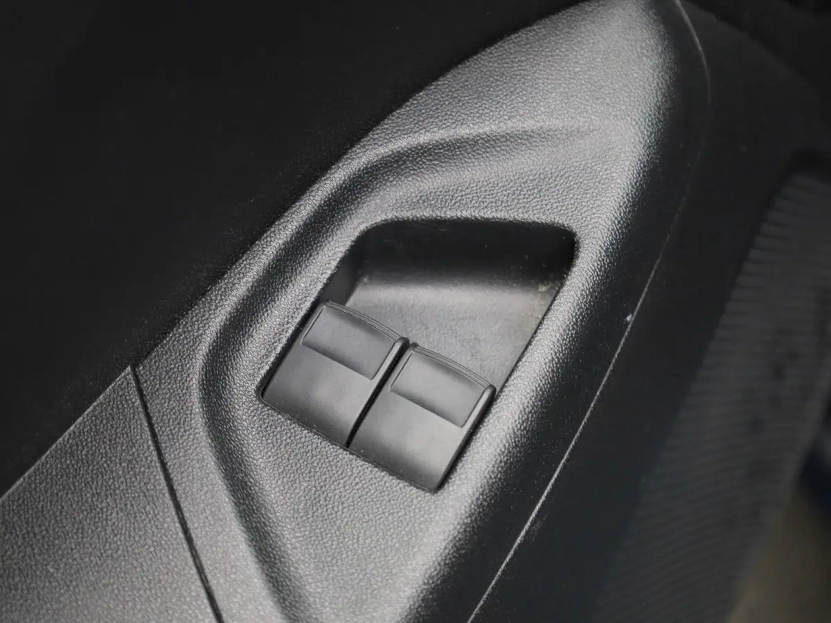 1.0 e-VTi Active | Airconditioning | Bluetooth | Elektrische Ramen |