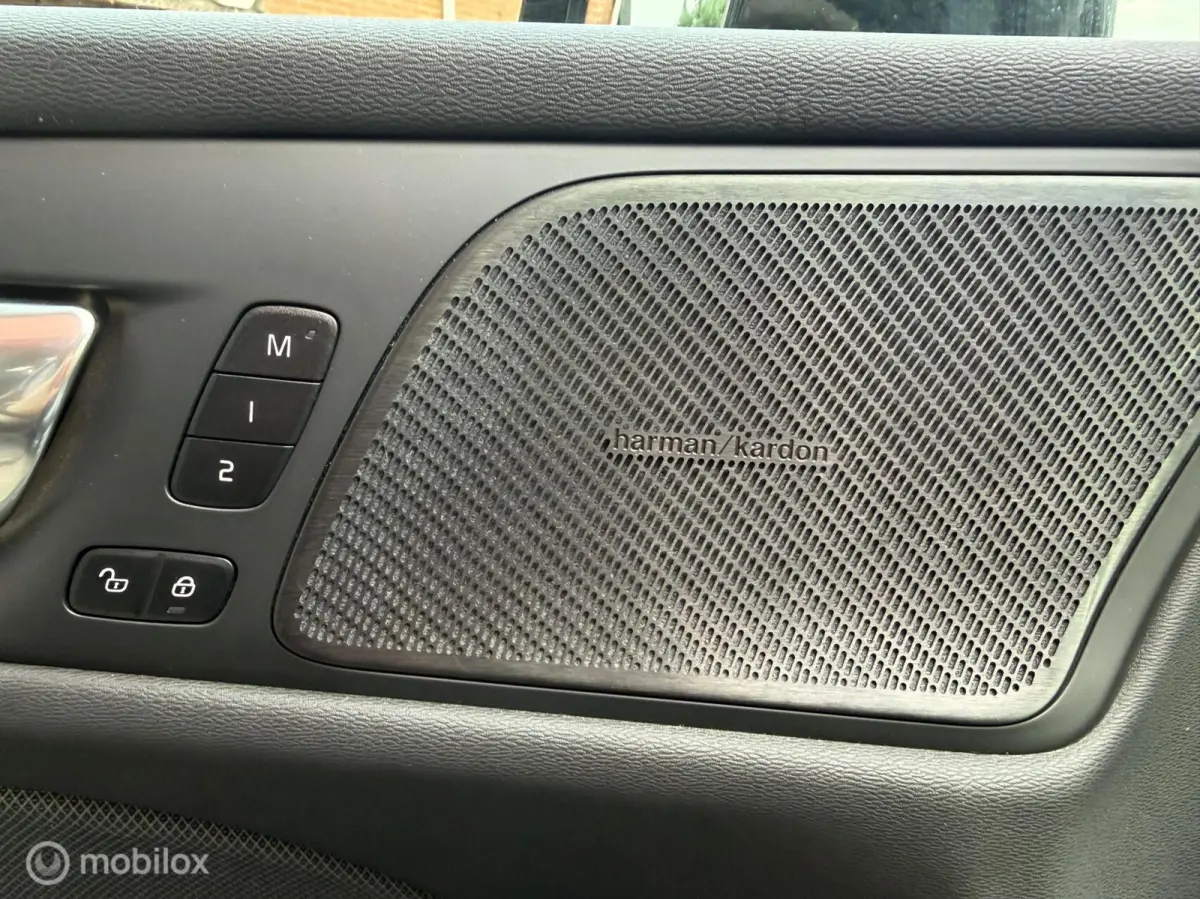 2.0 T6 Recharge AWD R-Design PANO/BTW/LEER