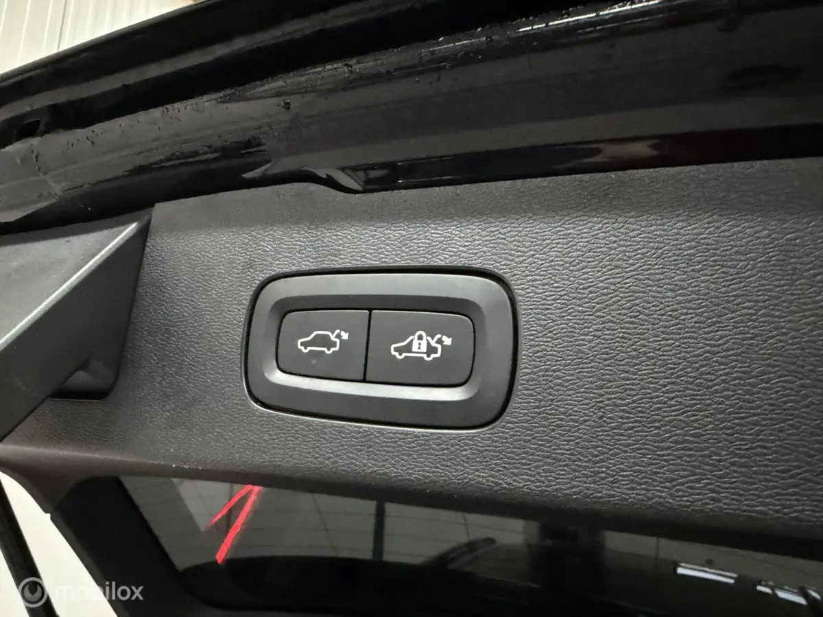 2.0 T6 Recharge AWD R-Design PANO/BTW/LEER
