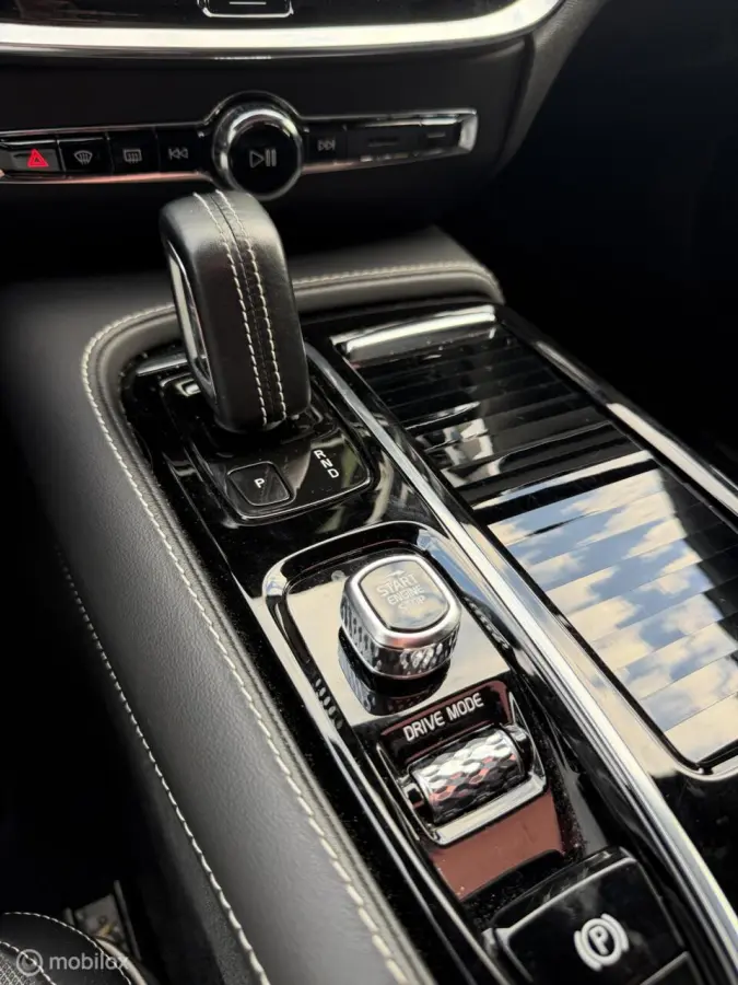 2.0 T6 Recharge AWD R-Design PANO/BTW/LEER