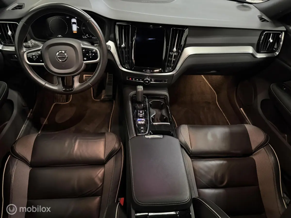 2.0 T6 Recharge AWD R-Design PANO/BTW/LEER