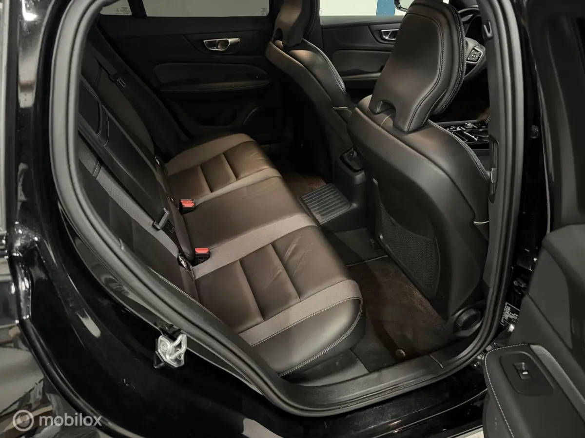 2.0 T6 Recharge AWD R-Design PANO/BTW/LEER
