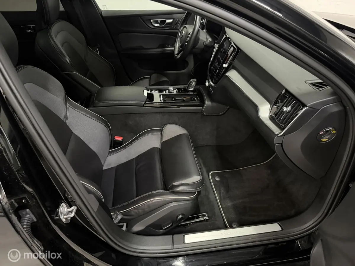 2.0 T6 Recharge AWD R-Design PANO/BTW/LEER